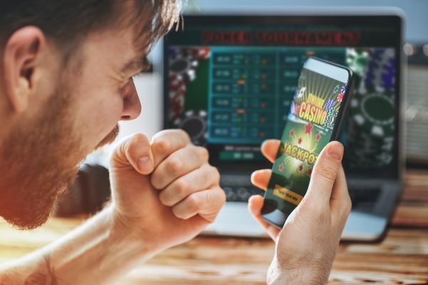 Proses instalasi aplikasi Android permata4 dengan tampilan download APK dan langkah verifikasi keamanan